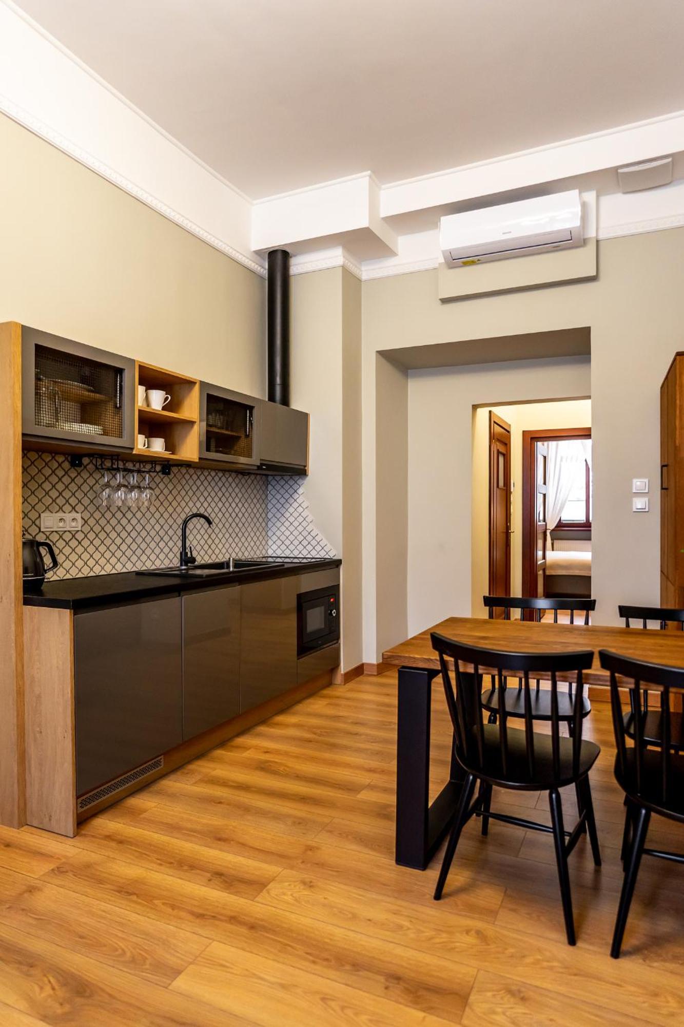 Old Town Ac Apartments Main Raiway Station クラクフ エクステリア 写真